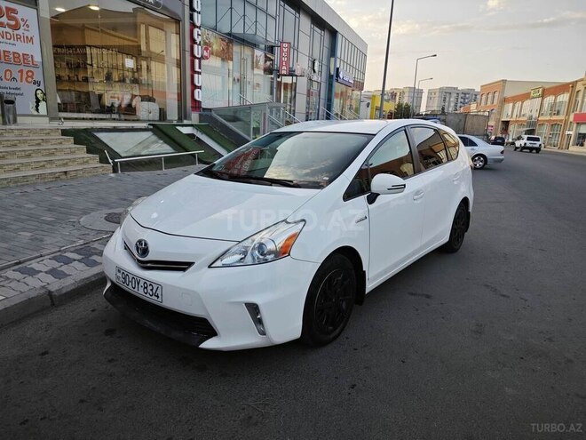 Toyota Prius V 2012, 205,000 km - 1.8 л - Gəncə