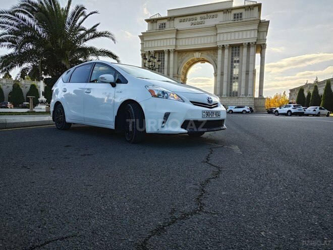 Toyota Prius V 2012, 205,000 km - 1.8 л - Gəncə