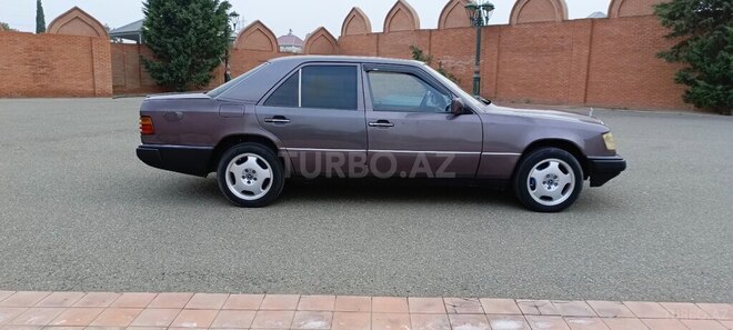 Mercedes 200 E 1993, 295,631 km - 2.0 л - Gəncə