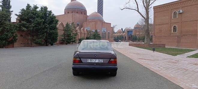Mercedes 200 E 1993, 295,631 km - 2.0 л - Gəncə