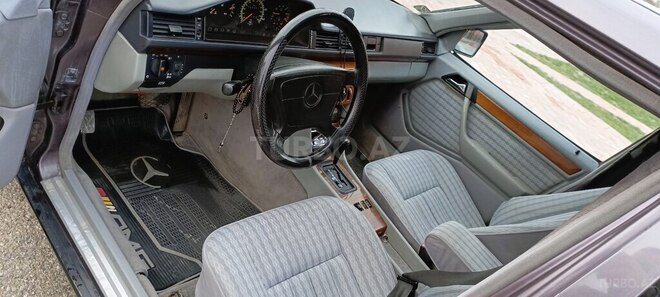 Mercedes 200 E 1993, 295,631 km - 2.0 л - Gəncə