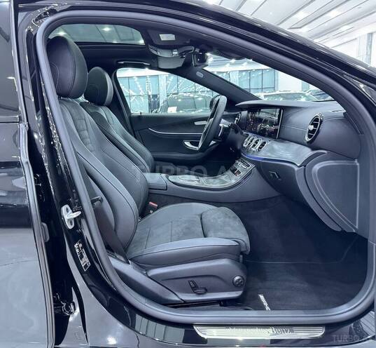 Mercedes E 300 e-13