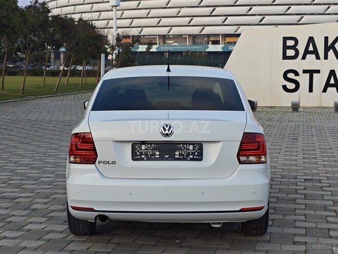 Volkswagen Polo 2015, 143,243 km - 1.6 l - Bakı