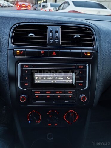 Volkswagen Polo 2015, 143,243 km - 1.6 l - Bakı