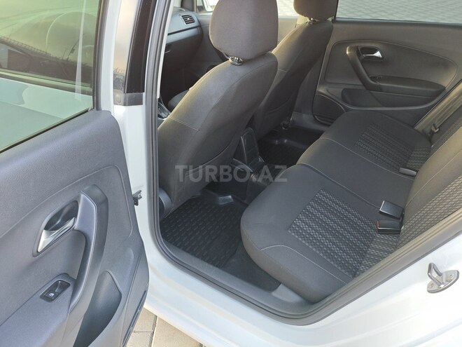 Volkswagen Polo 2015, 143,243 km - 1.6 l - Bakı