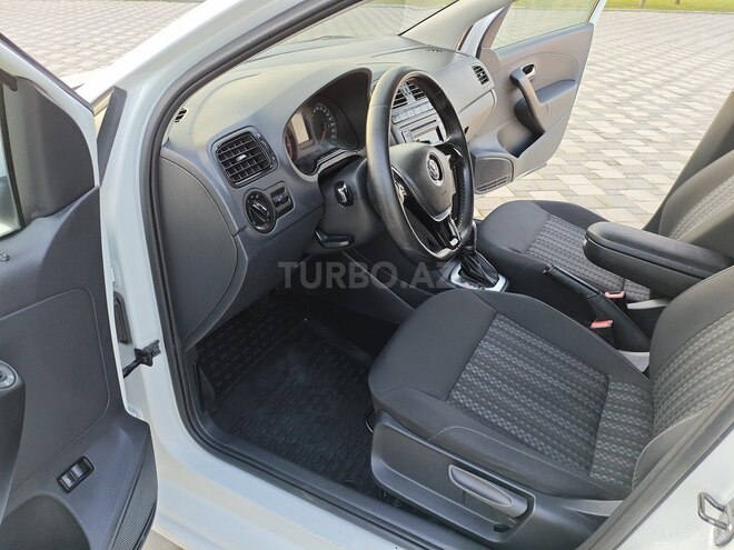 Volkswagen Polo 2015, 143,243 km - 1.6 l - Bakı