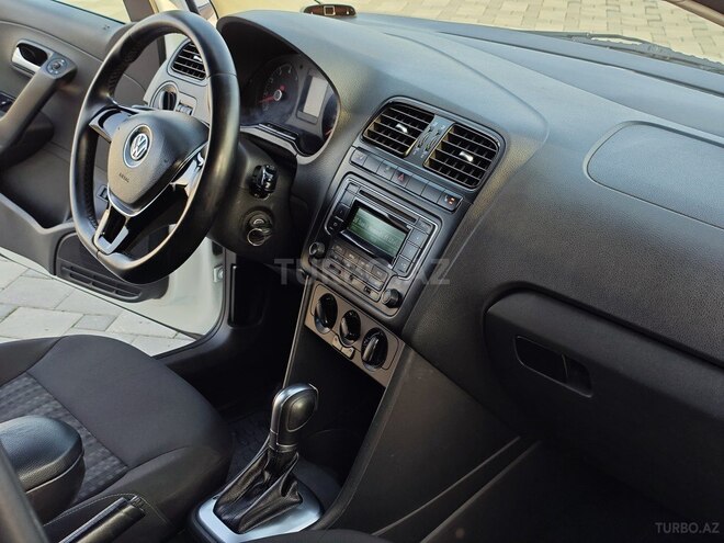 Volkswagen Polo 2015, 143,243 km - 1.6 l - Bakı