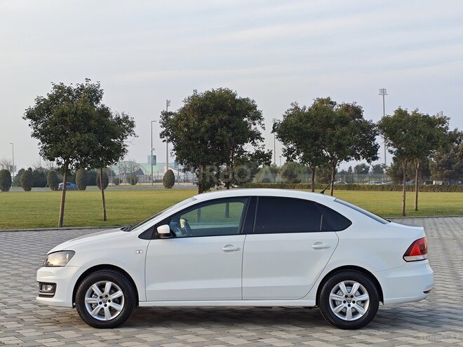 Volkswagen Polo 2015, 143,243 km - 1.6 l - Bakı