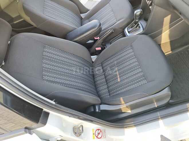 Volkswagen Polo 2015, 143,243 km - 1.6 l - Bakı