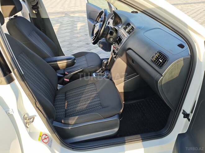 Volkswagen Polo 2015, 143,243 km - 1.6 l - Bakı