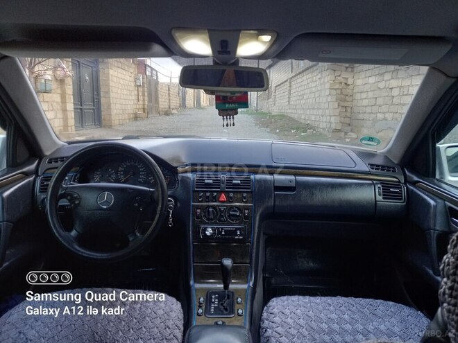 Mercedes E 230 1997, 402,638 km - 2.3 l - Bakı