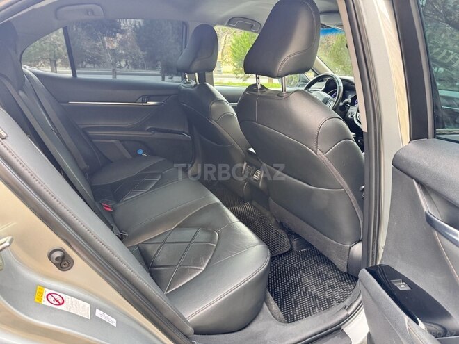 Toyota Camry-13