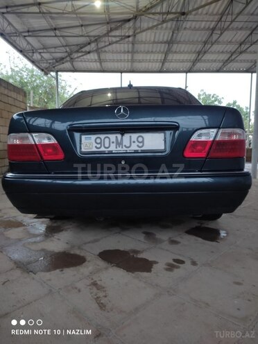 Mercedes E 240 1999, 320,000 km - 2.4 l - Salyan