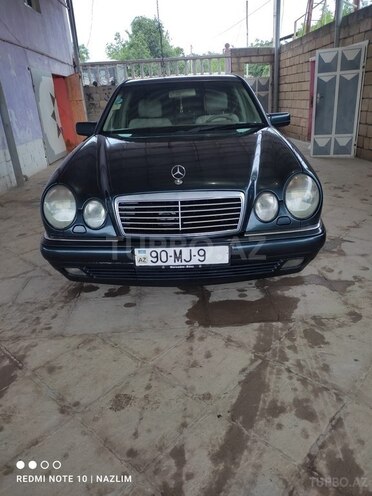 Mercedes E 240 1999, 320,000 km - 2.4 l - Salyan