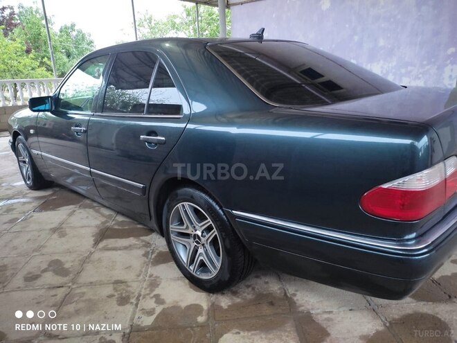 Mercedes E 240 1999, 320,000 km - 2.4 l - Salyan