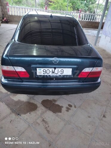 Mercedes E 240 1999, 320,000 km - 2.4 l - Salyan