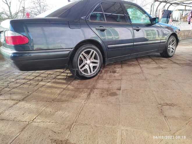 Mercedes E 240 1999, 320,000 km - 2.4 l - Salyan