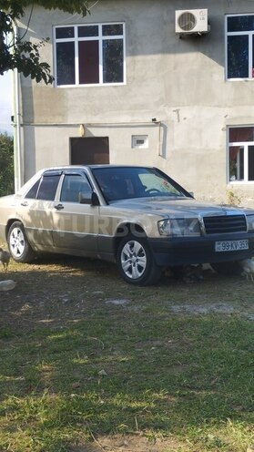 Mercedes 190 1990, 360,000 km - 2.0 л - Astara