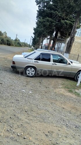 Mercedes 190 1990, 360,000 km - 2.0 л - Astara