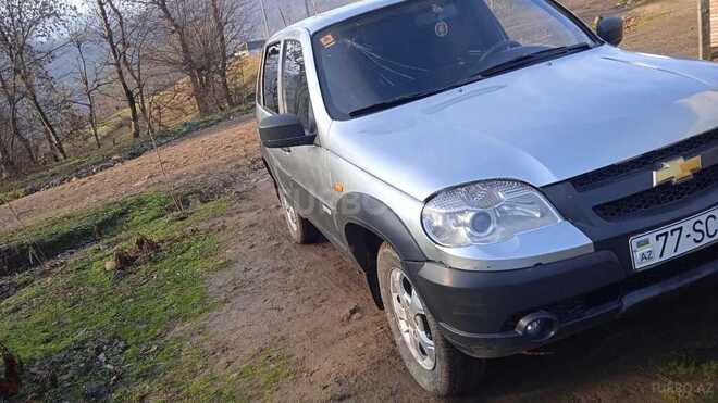 Chevrolet Niva 2013, 350,000 km - 1.7 л - Lerik