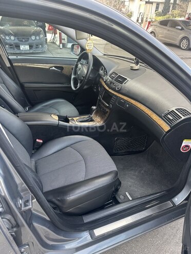 Mercedes E 220 2006, 299,000 km - 2.2 l - Bakı