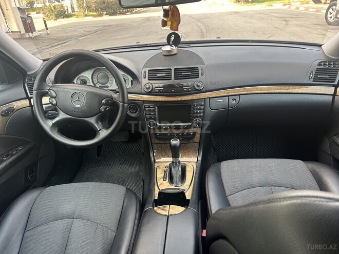 Mercedes E 220 2006, 299,000 km - 2.2 l - Bakı