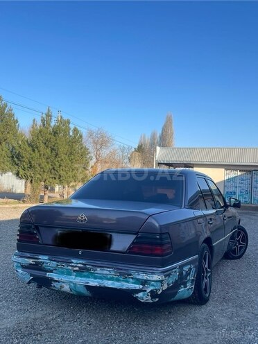 Mercedes E 320 1993, 452,640 km - 3.2 л - Goranboy