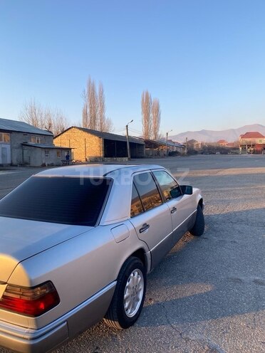 Mercedes E 250 1992, 397,000 km - 2.5 l - Şəki