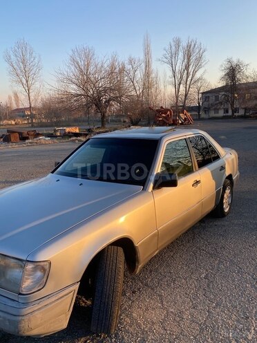 Mercedes E 250 1992, 397,000 km - 2.5 l - Şəki