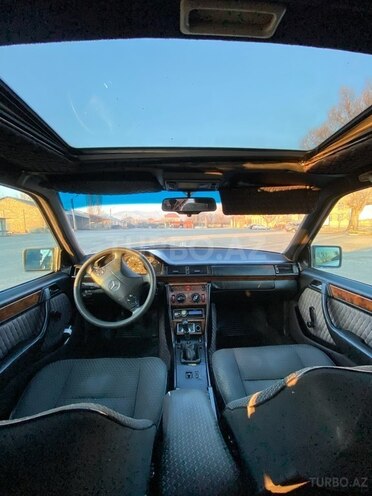 Mercedes E 250 1992, 397,000 km - 2.5 l - Şəki