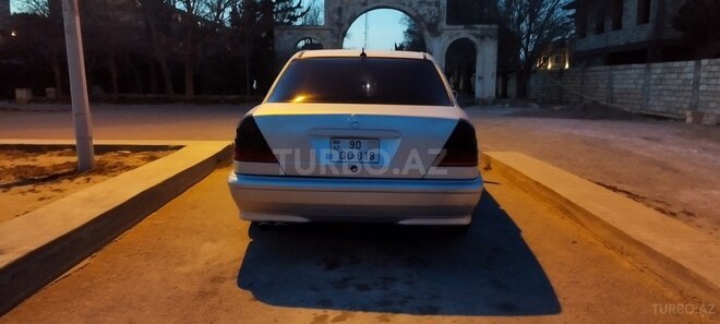 Mercedes C 240 2000, 230,000 km - 2.4 l - Bakı