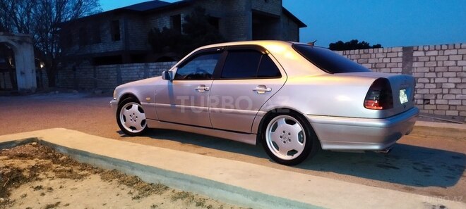 Mercedes C 240 2000, 230,000 km - 2.4 l - Bakı
