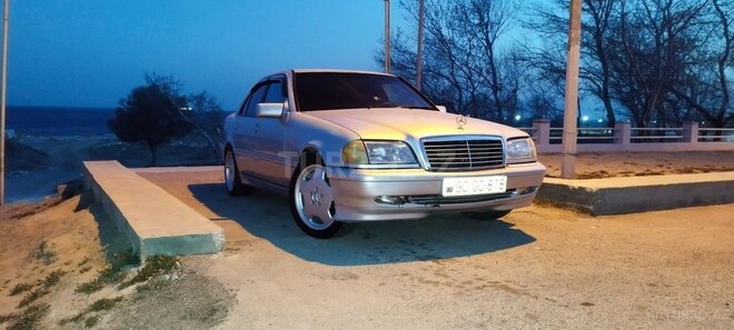 Mercedes C 240 2000, 230,000 km - 2.4 l - Bakı