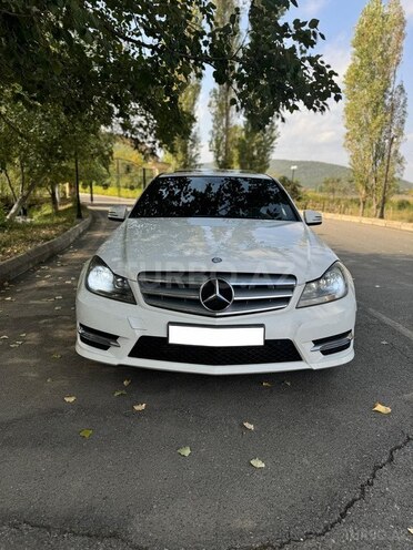 Mercedes C 250 2013, 194,000 km - 1.8 л - Quba