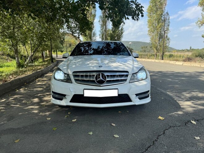 Mercedes C 250 2013, 194,000 km - 1.8 л - Quba