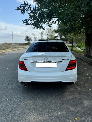 Mercedes C 250 2013, 194,000 km - 1.8 л - Quba