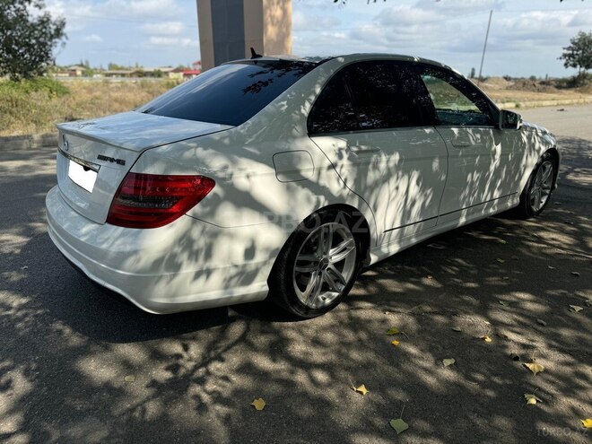Mercedes C 250 2013, 194,000 km - 1.8 л - Quba