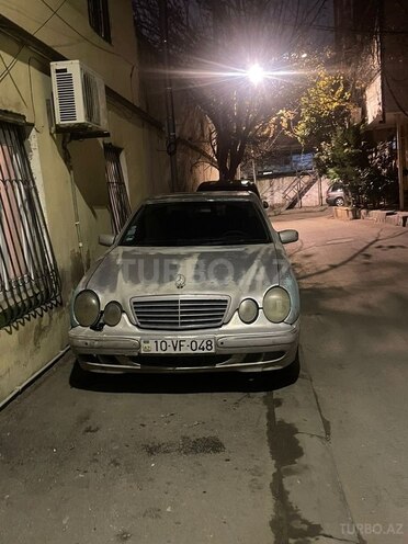 Mercedes E 220 d 1999, 180,000 km - 2.2 l - Bakı