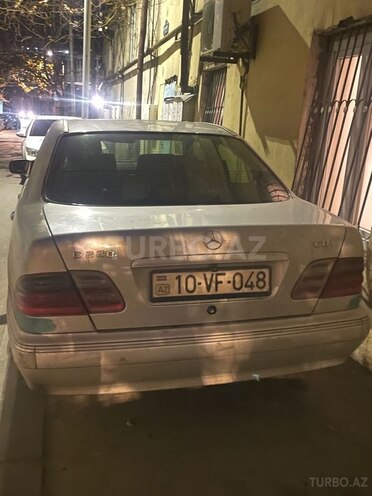 Mercedes E 220 d 1999, 180,000 km - 2.2 l - Bakı