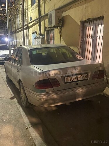 Mercedes E 220 d 1999, 180,000 km - 2.2 l - Bakı