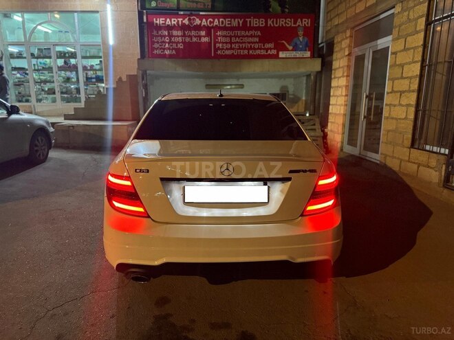 Mercedes C 250 2013, 194,000 km - 1.8 л - Quba
