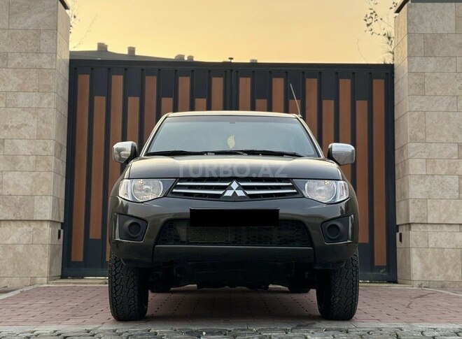 Mitsubishi L200 2011, 318,000 km - 2.5 л - Bakı