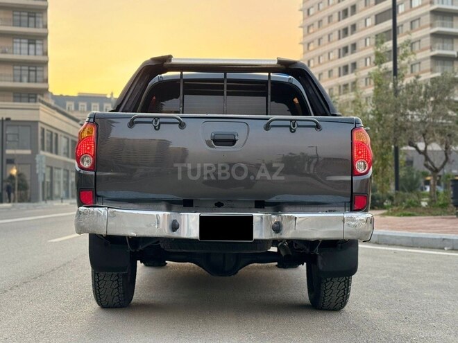 Mitsubishi L200 2011, 318,000 km - 2.5 л - Bakı