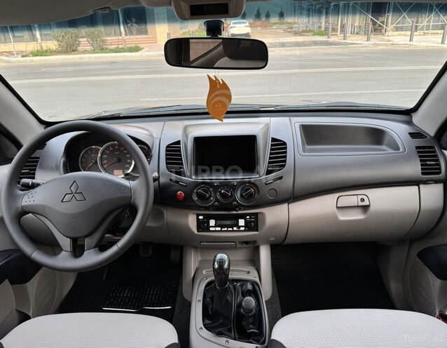 Mitsubishi L200 2011, 318,000 km - 2.5 л - Bakı