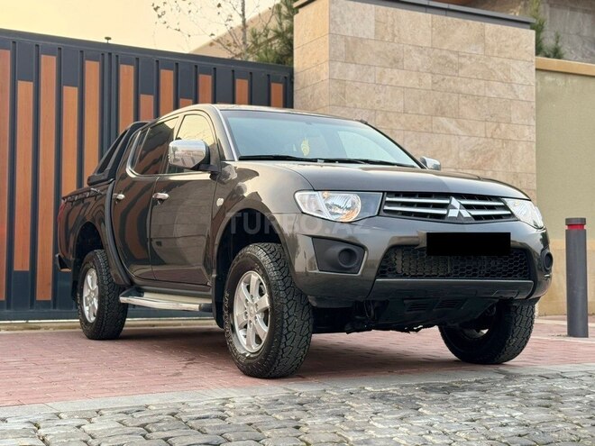 Mitsubishi L200 2011, 318,000 km - 2.5 л - Bakı