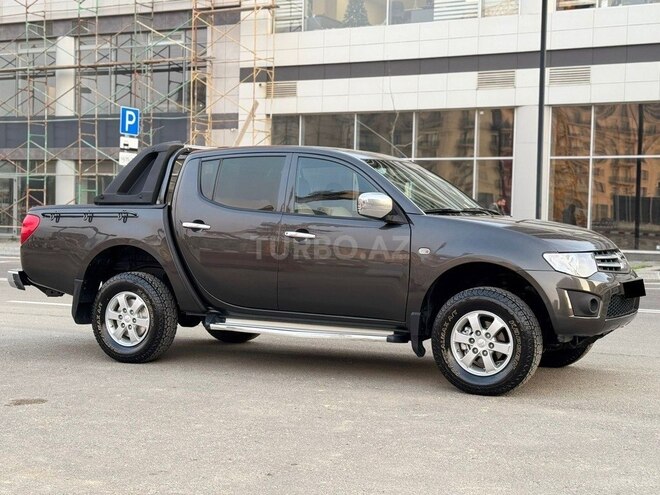 Mitsubishi L200 2011, 318,000 km - 2.5 л - Bakı
