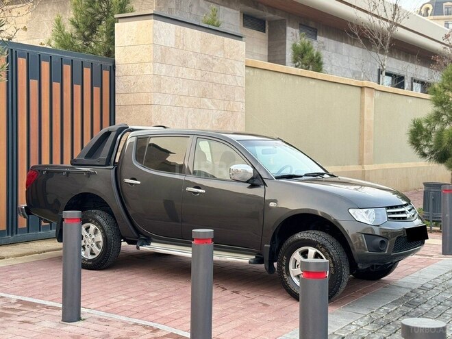 Mitsubishi L200 2011, 318,000 km - 2.5 л - Bakı