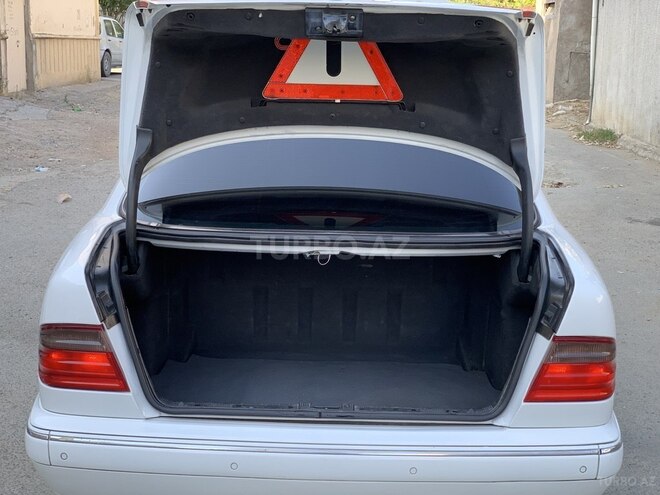 Mercedes E 270 2001, 311,627 km - 2.7 л - Bakı
