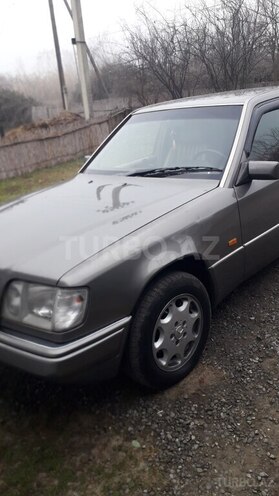 Mercedes E 300 d 1994, 365,000 km - 3.0 l - Ucar