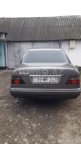 Mercedes E 300 d 1994, 365,000 km - 3.0 l - Ucar